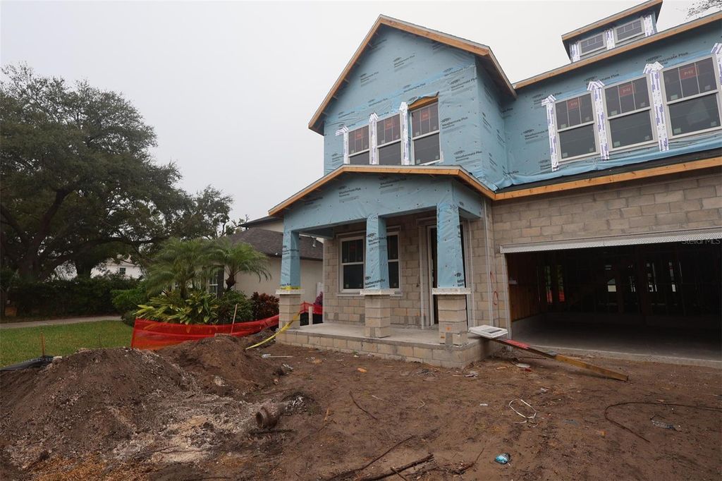 3711 W DE LEON STREET, Tampa, FL 33609