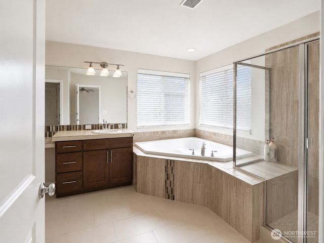 4960 S 325th Court, Auburn, WA 98001