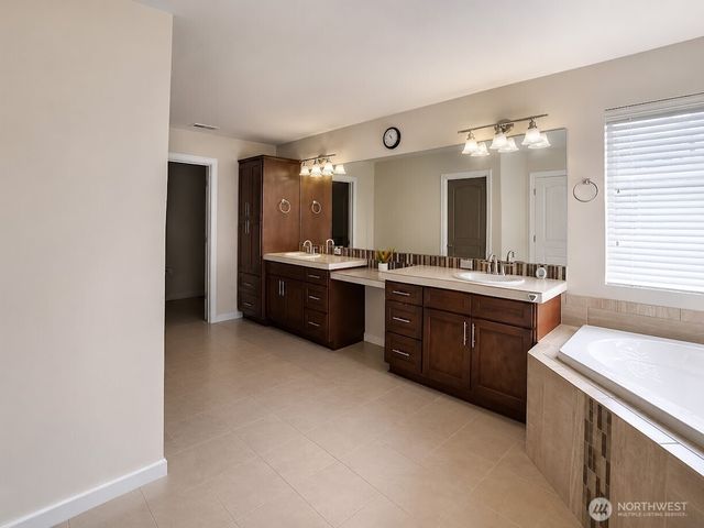 4960 S 325th Court, Auburn, WA 98001