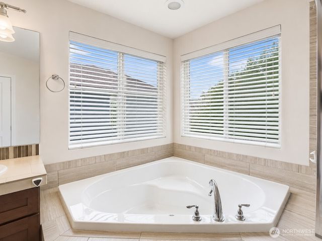 4960 S 325th Court, Auburn, WA 98001