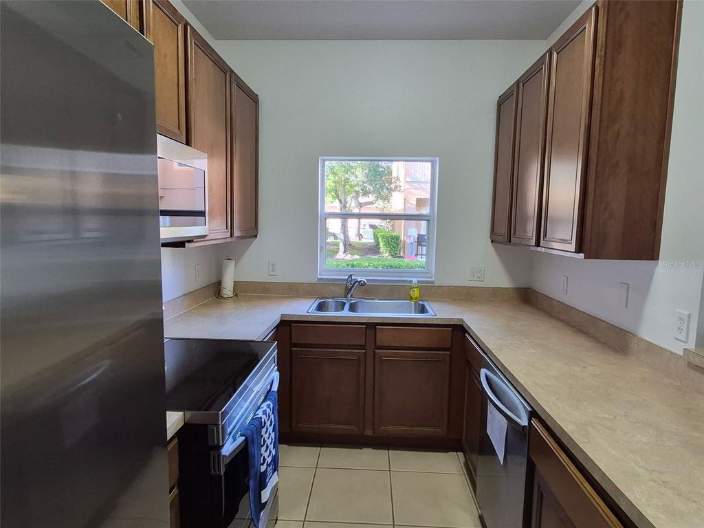Image 11 of property listing at 2051 RETREAT VIEW CIRCLE, Sanford, FL 32771