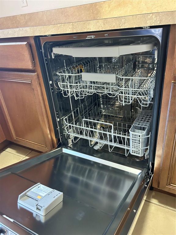 Image 14 of property listing at 2051 RETREAT VIEW CIRCLE, Sanford, FL 32771