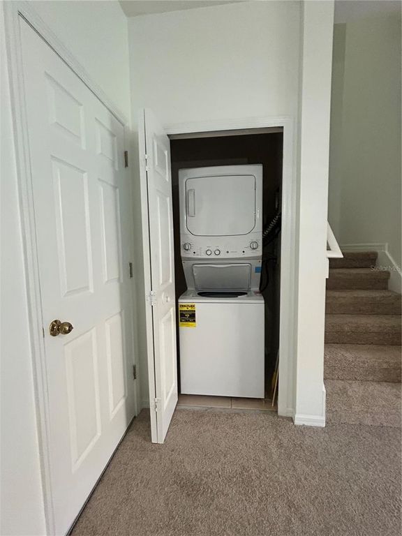 Image 16 of property listing at 2051 RETREAT VIEW CIRCLE, Sanford, FL 32771