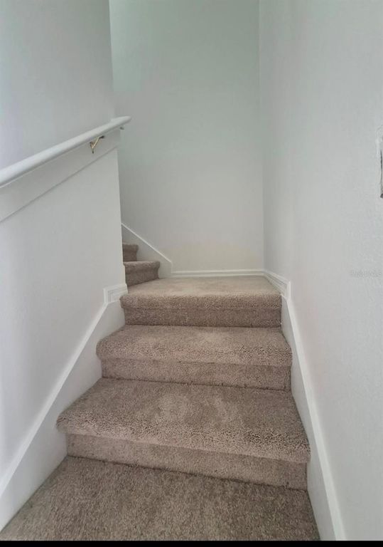 Image 19 of property listing at 2051 RETREAT VIEW CIRCLE, Sanford, FL 32771