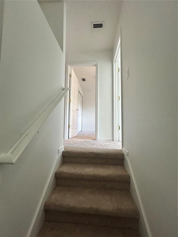 Image 20 of property listing at 2051 RETREAT VIEW CIRCLE, Sanford, FL 32771