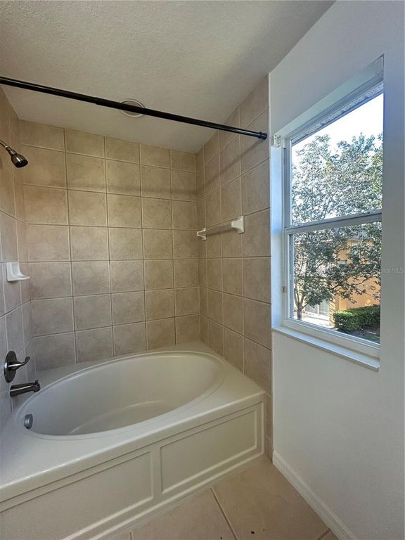 Image 32 of property listing at 2051 RETREAT VIEW CIRCLE, Sanford, FL 32771
