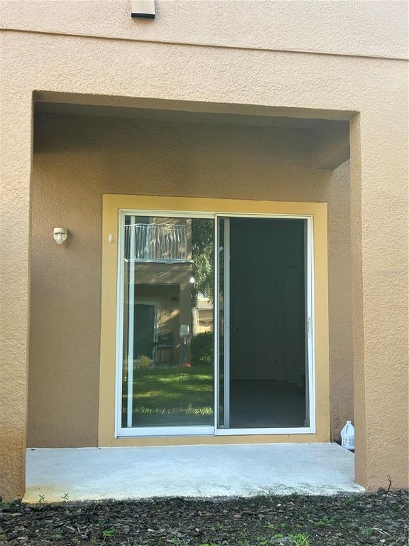 Image 35 of property listing at 2051 RETREAT VIEW CIRCLE, Sanford, FL 32771