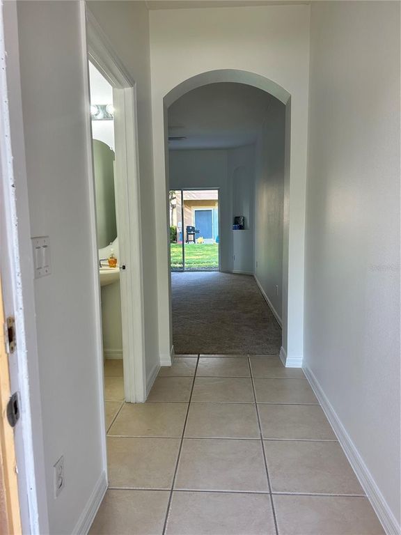 Image 5 of property listing at 2051 RETREAT VIEW CIRCLE, Sanford, FL 32771