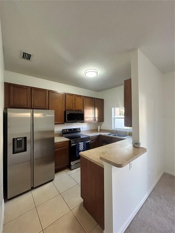 Image 10 of property listing at 2051 RETREAT VIEW CIRCLE, Sanford, FL 32771