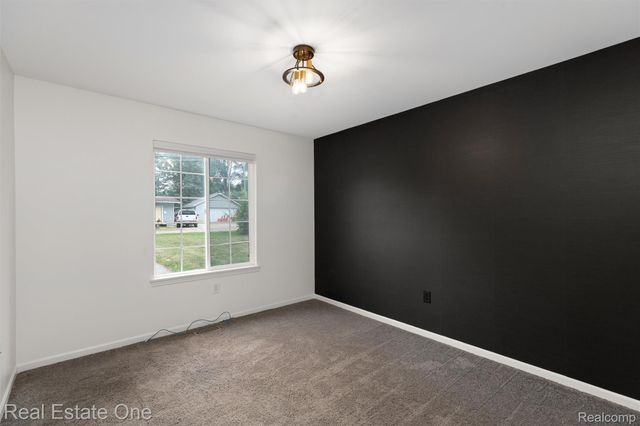 2000 Nacona, Commerce Charter Township, MI 48382