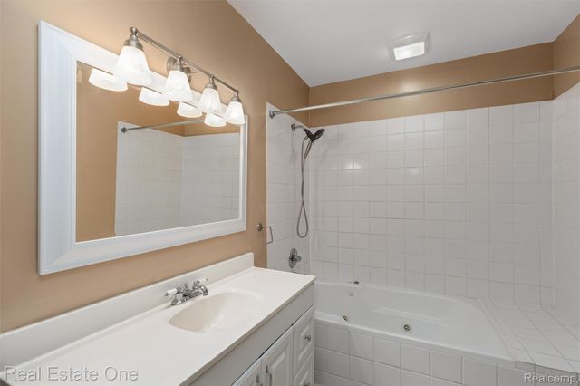 2000 Nacona, Commerce Charter Township, MI 48382