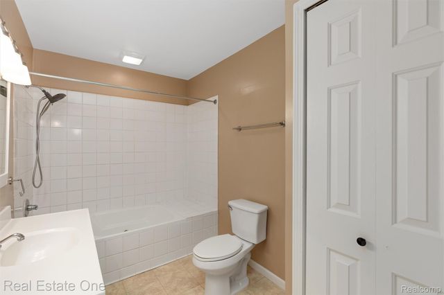 2000 Nacona, Commerce Charter Township, MI 48382