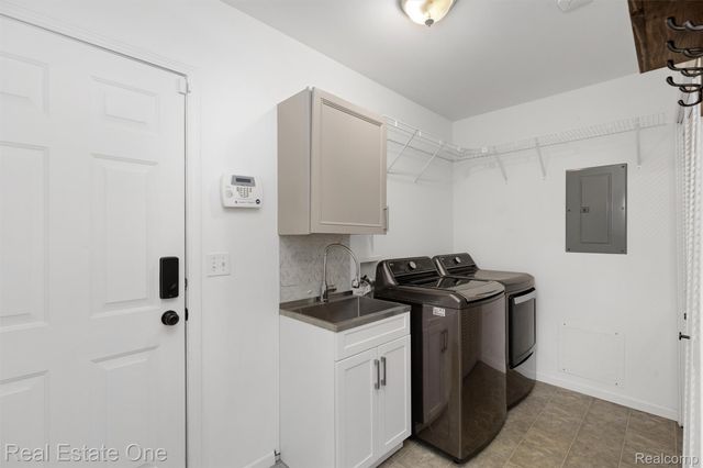 2000 Nacona, Commerce Charter Township, MI 48382