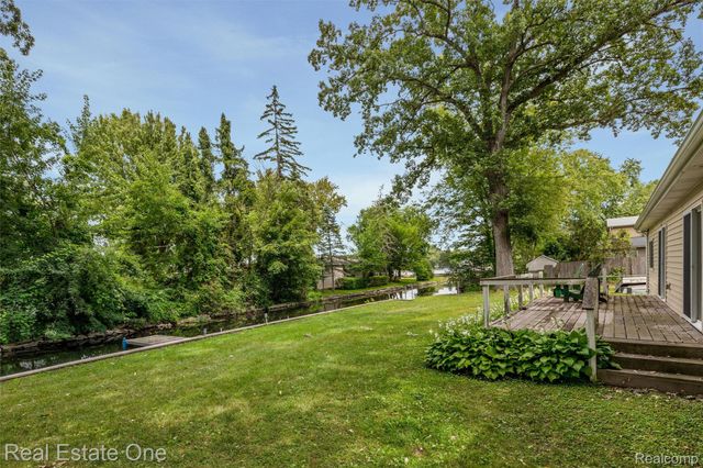 2000 Nacona, Commerce Charter Township, MI 48382