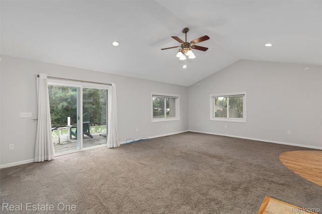 2000 Nacona, Commerce Charter Township, MI 48382