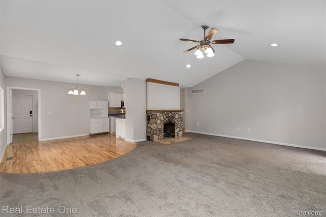 2000 Nacona, Commerce Charter Township, MI 48382