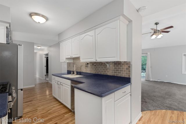 2000 Nacona, Commerce Charter Township, MI 48382
