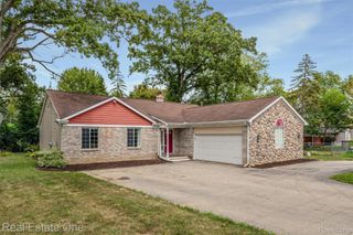 2000 Nacona, Commerce Charter Township, MI 48382