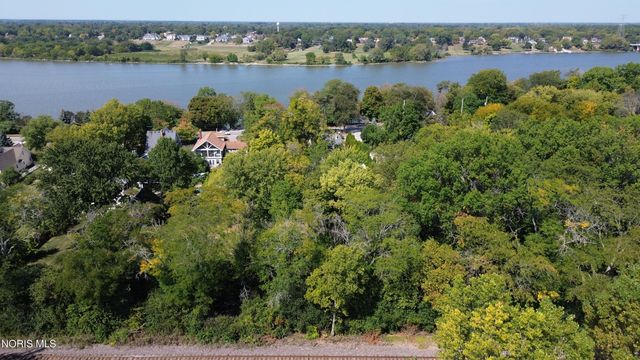 28968 E River Road, Perrysburg, OH 43551