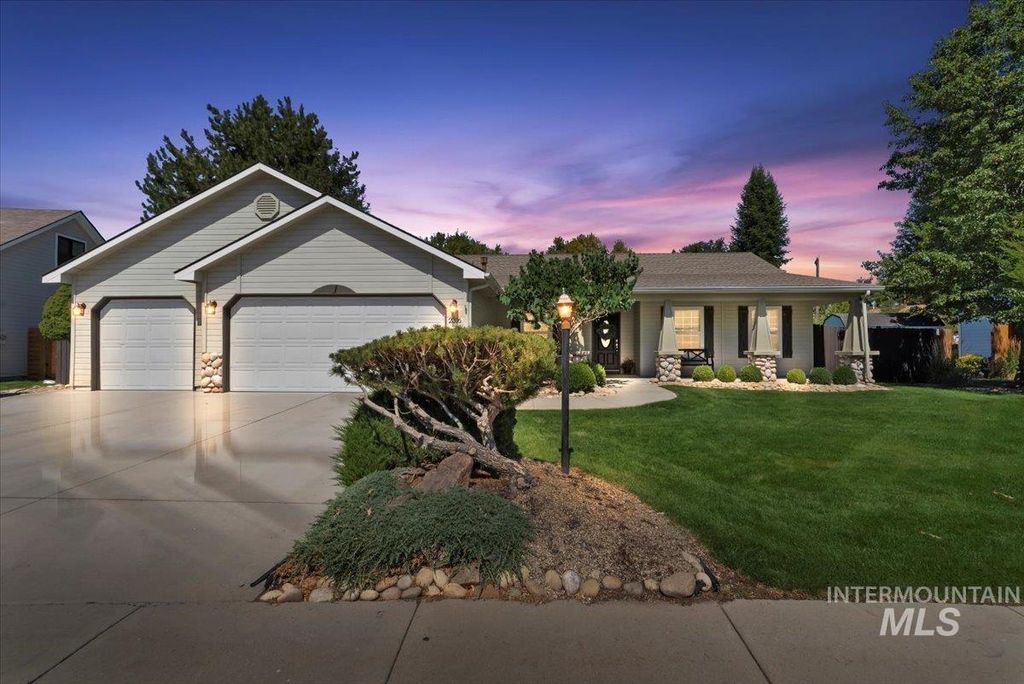 2316 E Courtland, Eagle, ID 83616