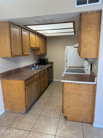 286 W PALOMINO Drive 118, Chandler, AZ 85225