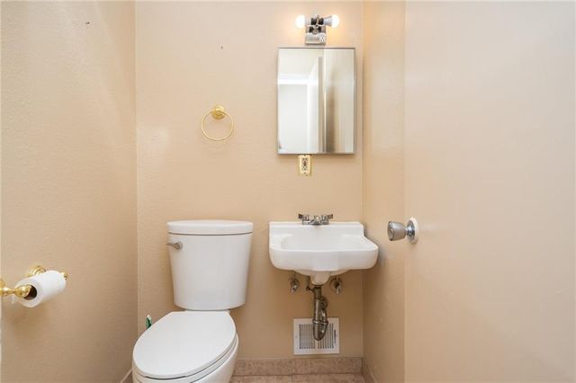 255 N Michigan Street 100, Lawrence, KS 66044