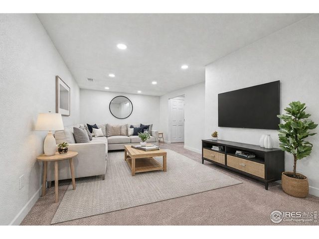 908 Applewood Ct, Fort Lupton, CO 80621