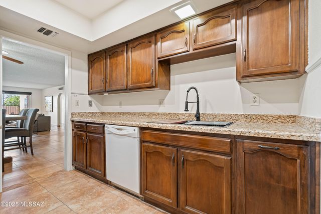 422 N Dodge Boulevard, Tucson, AZ 85716