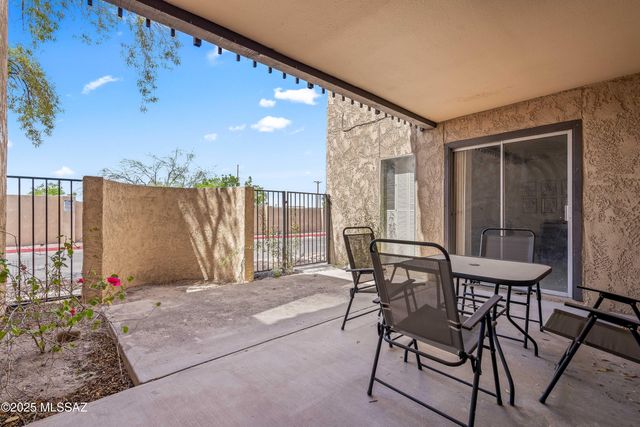 422 N Dodge Boulevard, Tucson, AZ 85716