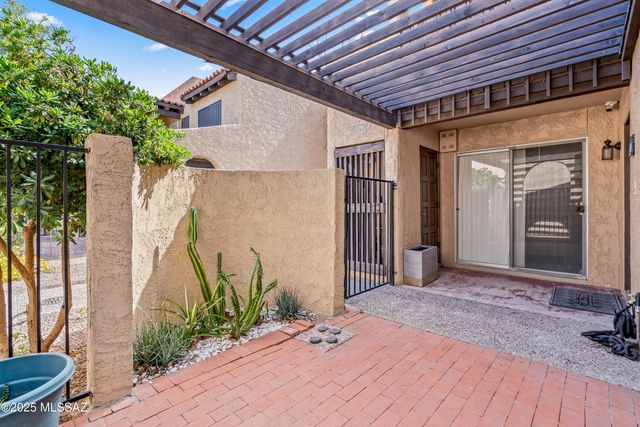 422 N Dodge Boulevard, Tucson, AZ 85716