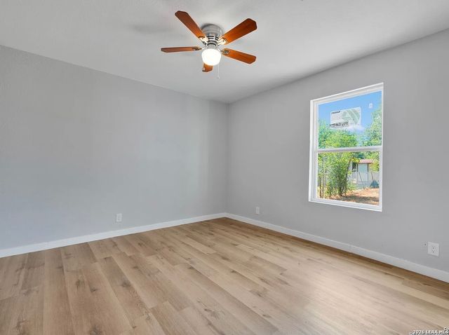 1126 W Lullwood, San Antonio, TX 78201