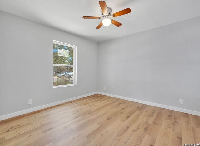 1126 W Lullwood, San Antonio, TX 78201