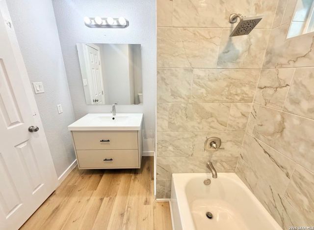 1126 W Lullwood, San Antonio, TX 78201