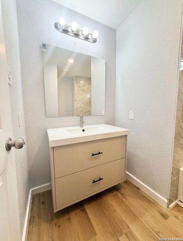 1126 W Lullwood, San Antonio, TX 78201