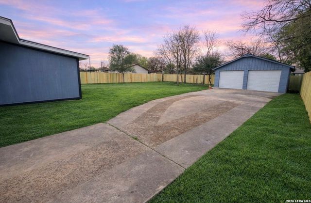 1126 W Lullwood, San Antonio, TX 78201