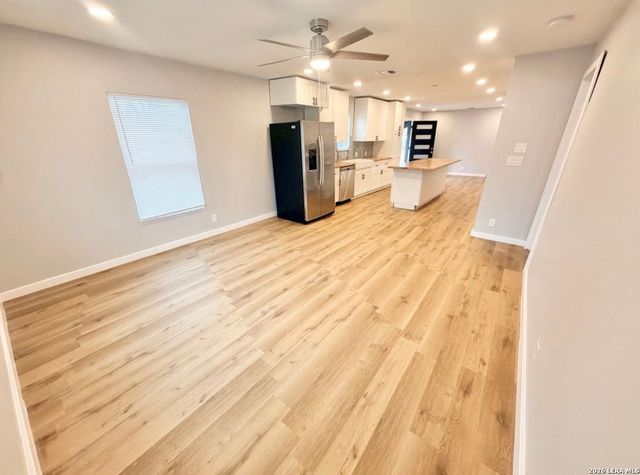1126 W Lullwood, San Antonio, TX 78201