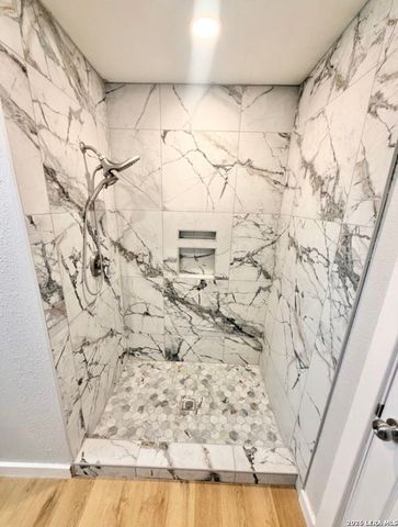 1126 W Lullwood, San Antonio, TX 78201