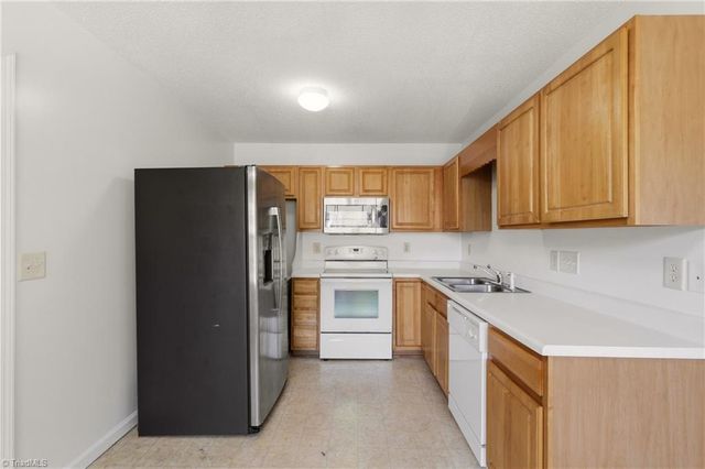 5808 Battery Drive 42, Greensboro, NC 27409