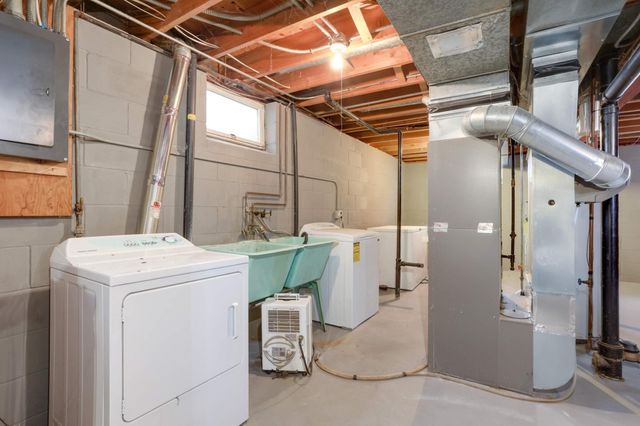 8324 29th Avenue N, New Hope, MN 55427