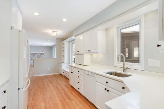 8324 29th Avenue N, New Hope, MN 55427