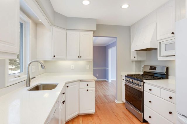 8324 29th Avenue N, New Hope, MN 55427