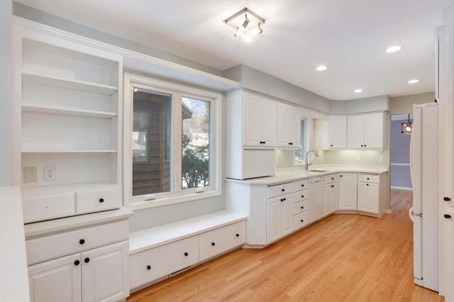 8324 29th Avenue N, New Hope, MN 55427