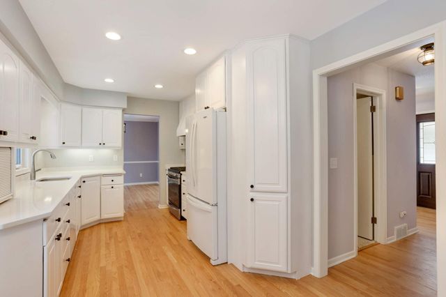 8324 29th Avenue N, New Hope, MN 55427