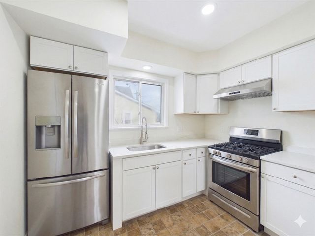 275 Dartmouth St, New Bedford, MA 02740