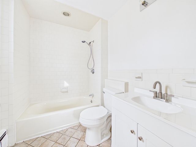 275 Dartmouth St, New Bedford, MA 02740