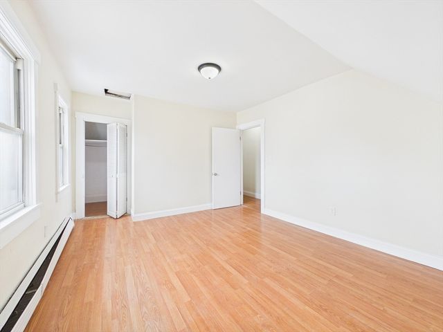 275 Dartmouth St, New Bedford, MA 02740