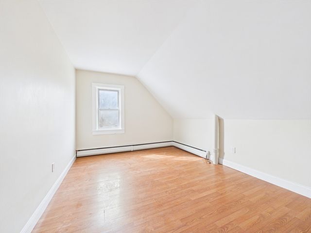 275 Dartmouth St, New Bedford, MA 02740