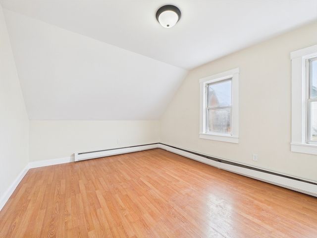 275 Dartmouth St, New Bedford, MA 02740