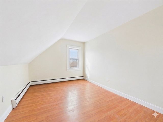 275 Dartmouth St, New Bedford, MA 02740