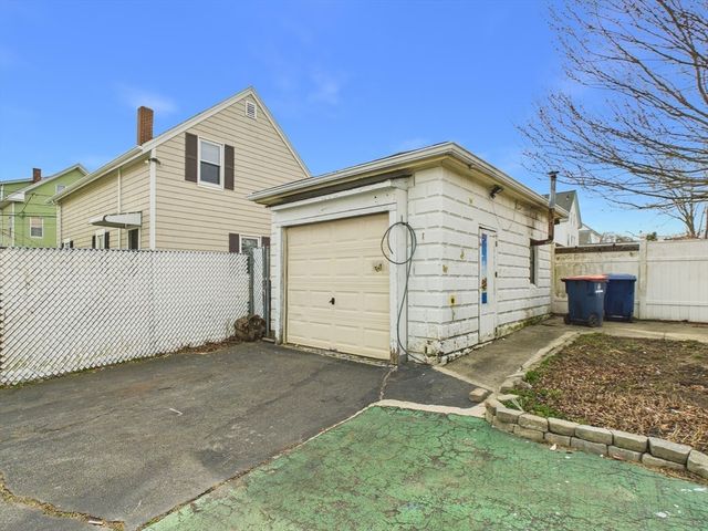275 Dartmouth St, New Bedford, MA 02740